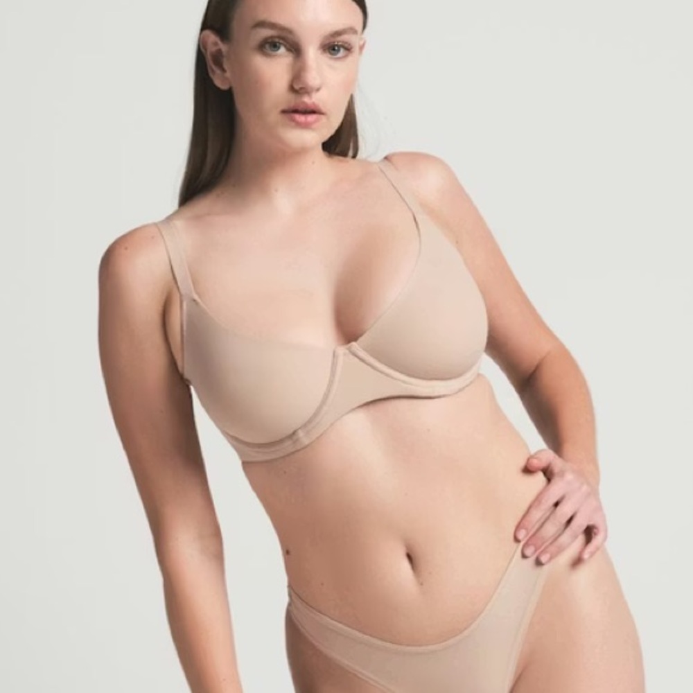 SKIMS Sculpting Underwire Bra in Nude
